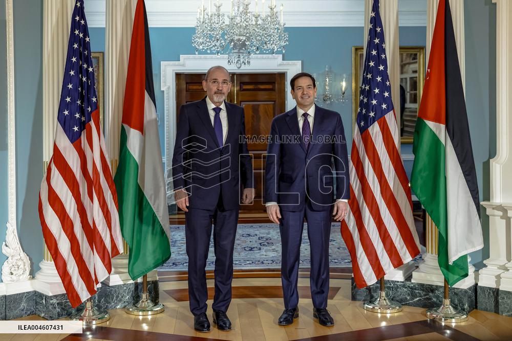 U.S. Secretary of State Marco Rubio (R) meets with Jordanian Foreign Minister Ayman Safadi - Washington