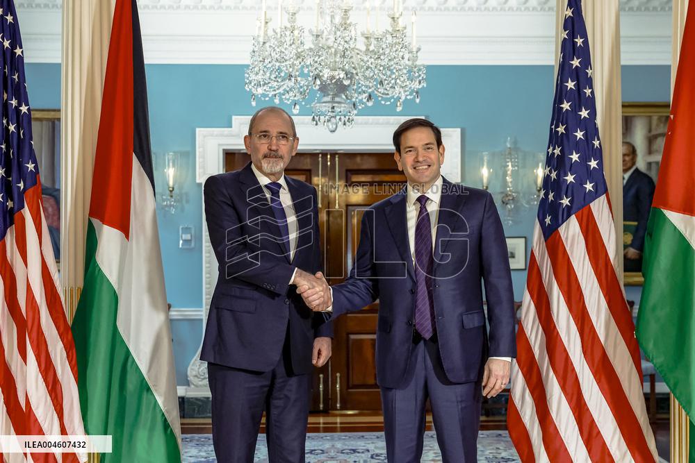 U.S. Secretary of State Marco Rubio (R) meets with Jordanian Foreign Minister Ayman Safadi - Washington