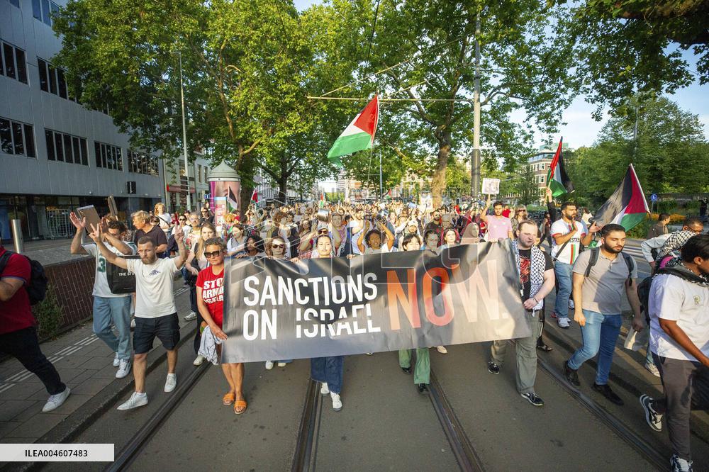 Thousands Occupy Central Amsterdam in Support of Gaza