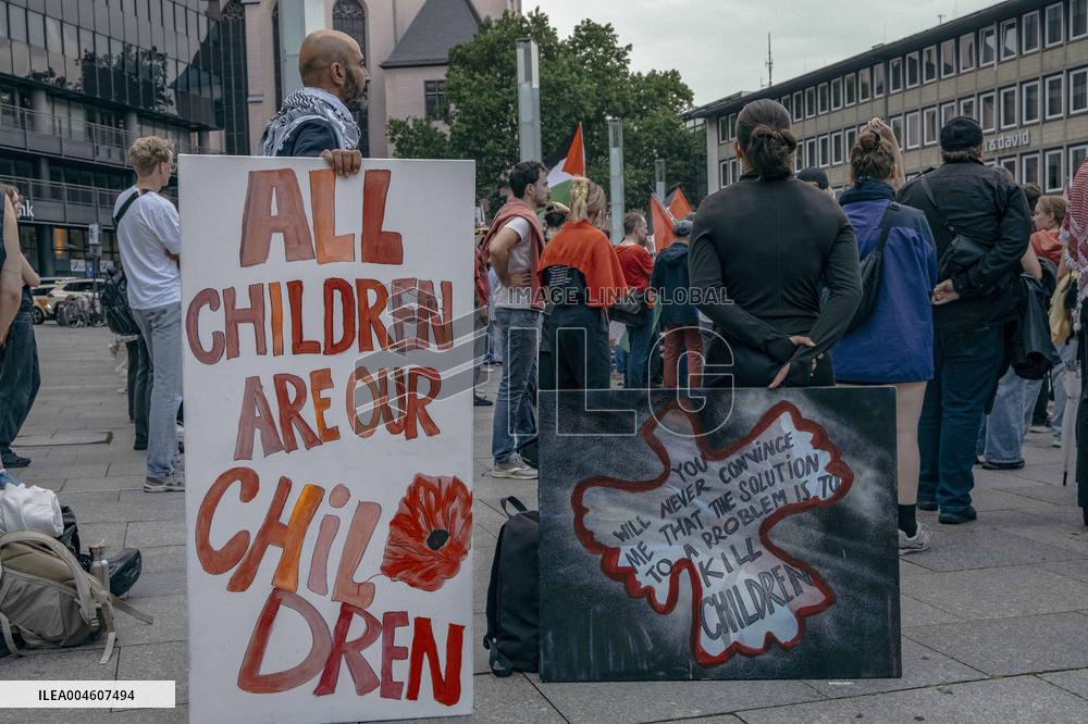 Pro Palestine Protest againt the ongoing siege and stavation of Gazans