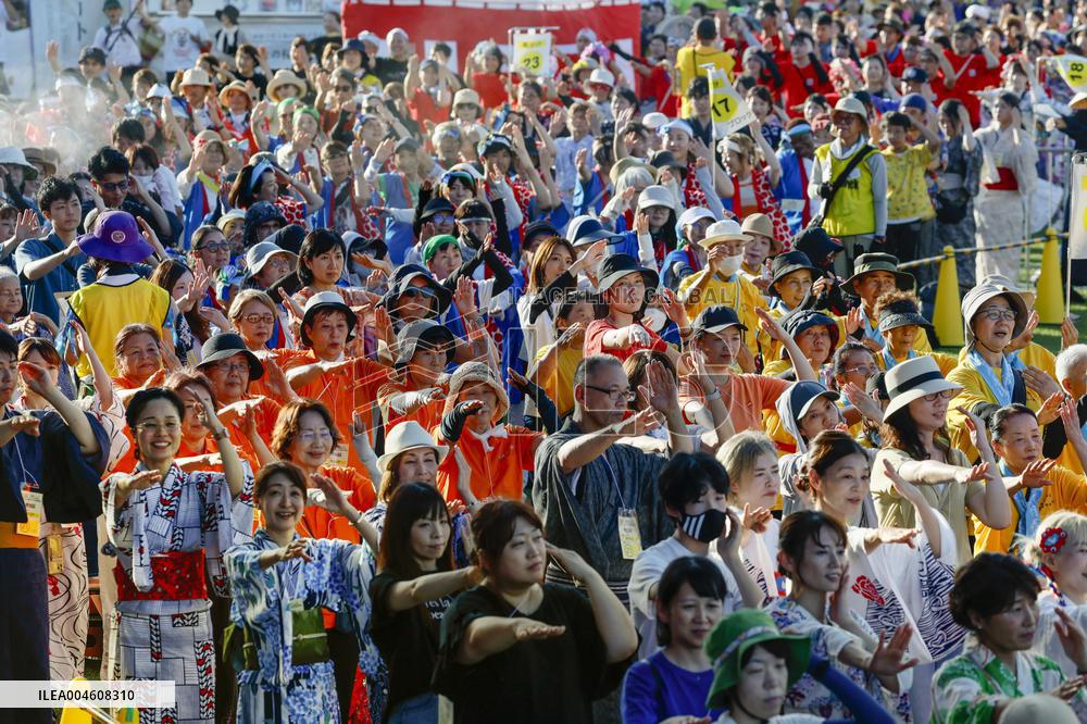 Largest number of Bon Odori participants at Osaka expo