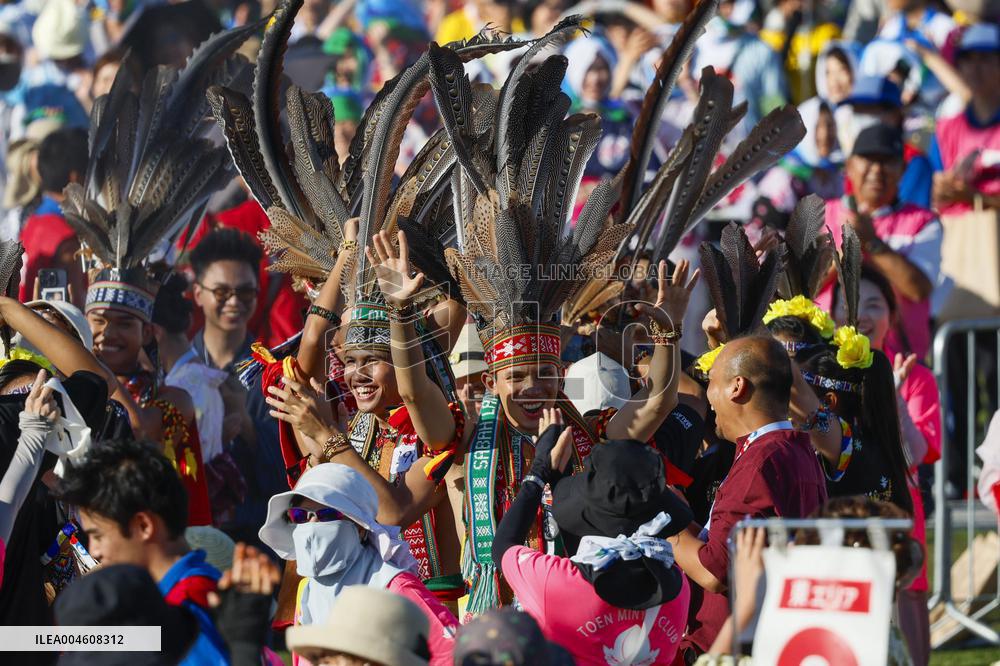 Largest number of Bon Odori participants at Osaka expo