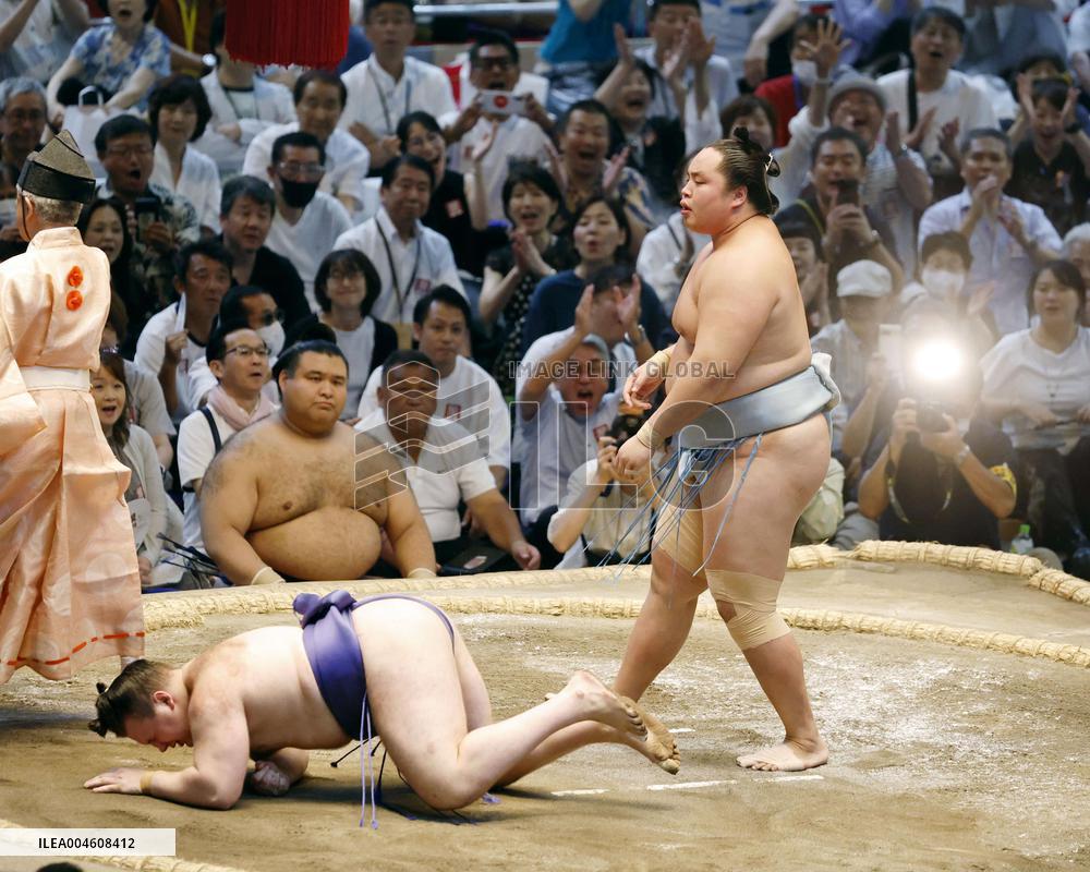 Sumo: Nagoya Grand Sumo Tournament