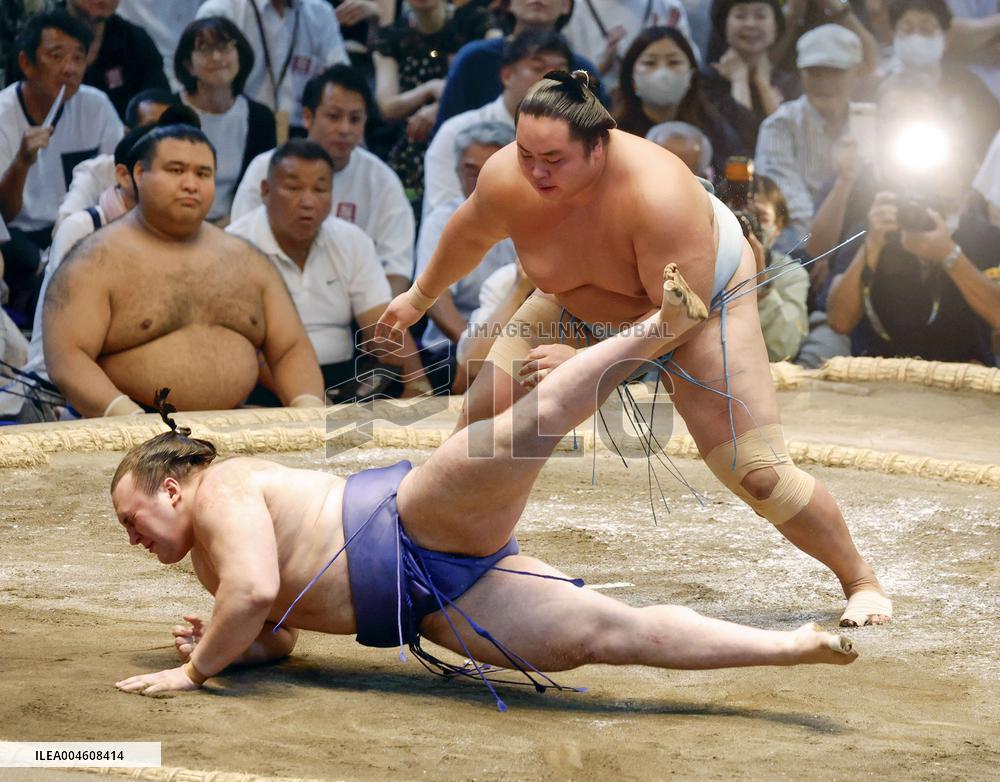 Sumo: Nagoya Grand Sumo Tournament
