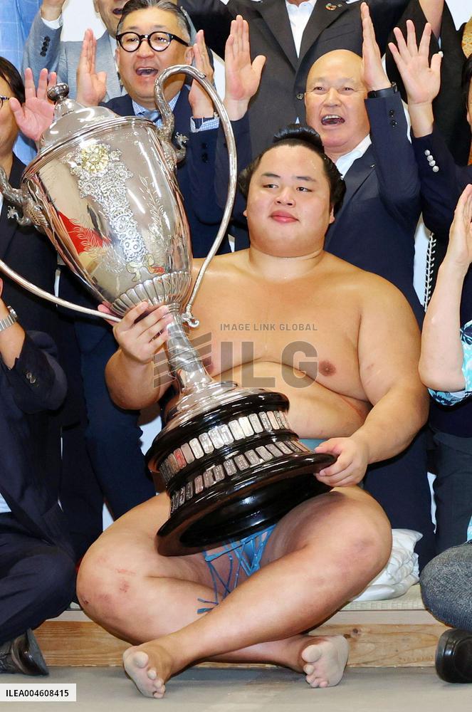 Sumo: Nagoya Grand Sumo Tournament