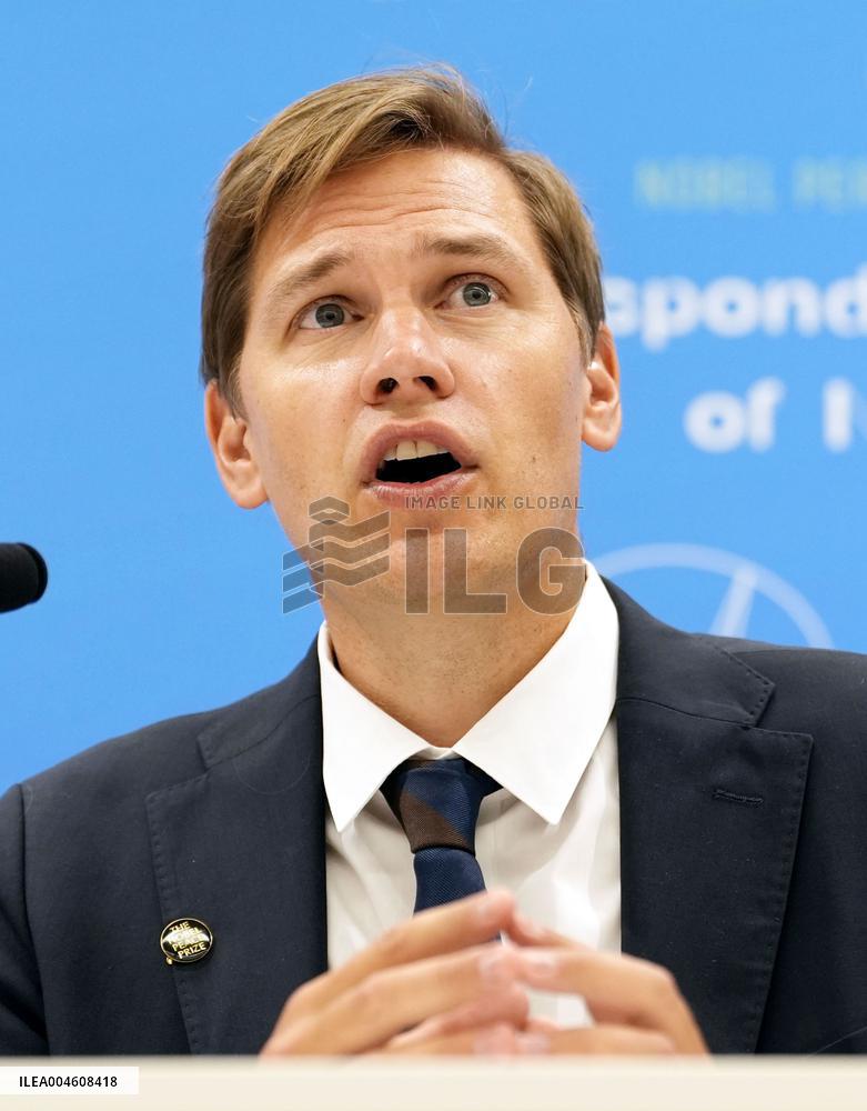 Nobel committee chair in Japan