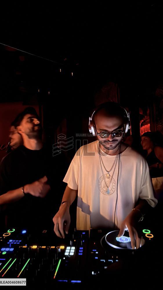 DJ Noy At Chichi - Paris