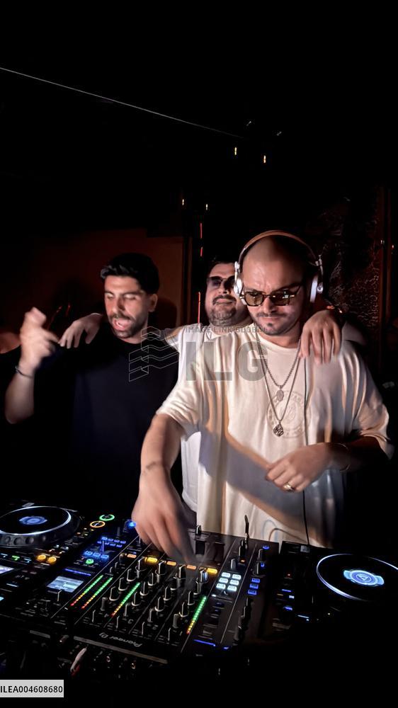 DJ Noy At Chichi - Paris