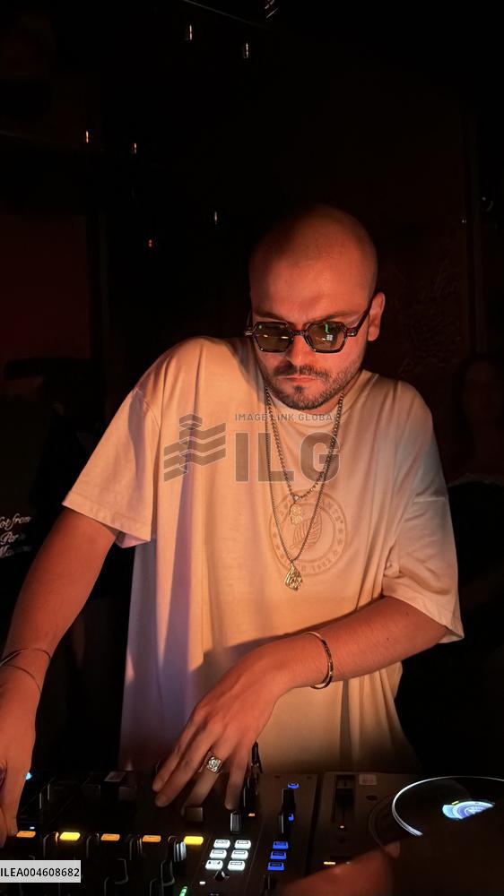 DJ Noy At Chichi - Paris