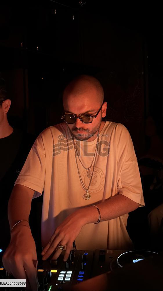 DJ Noy At Chichi - Paris