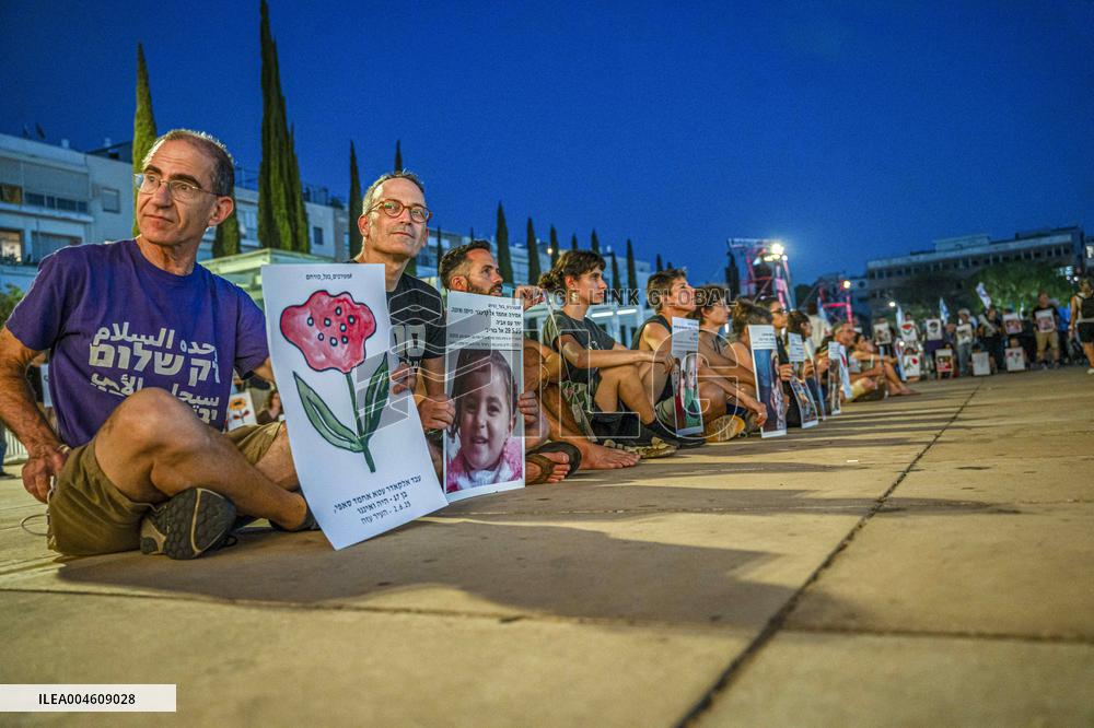 Israelis protest Against the War in Gaza - Tel Aviv