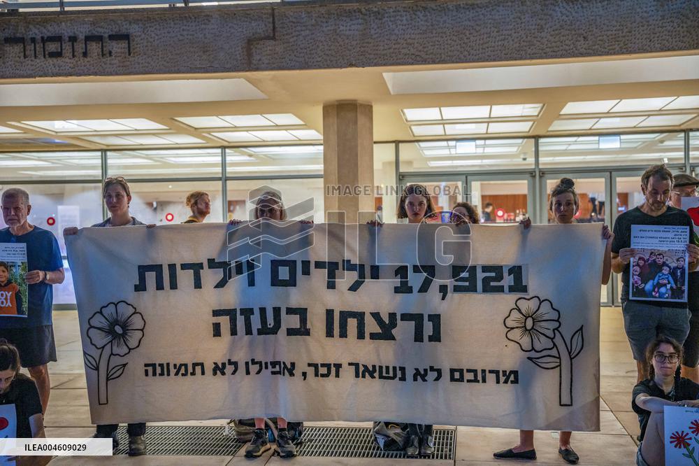 Israelis protest Against the War in Gaza - Tel Aviv