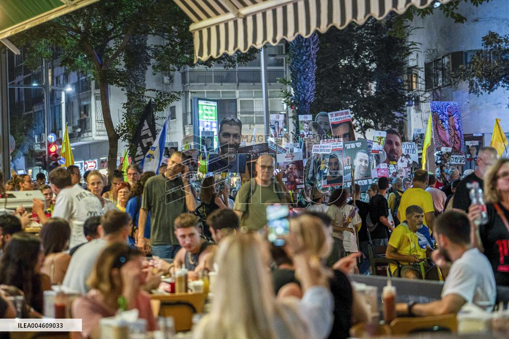 Israelis protest Against the War in Gaza - Tel Aviv