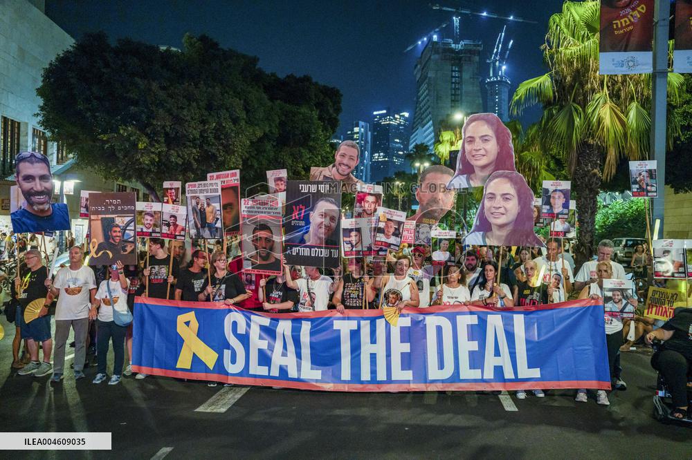 Israelis protest Against the War in Gaza - Tel Aviv