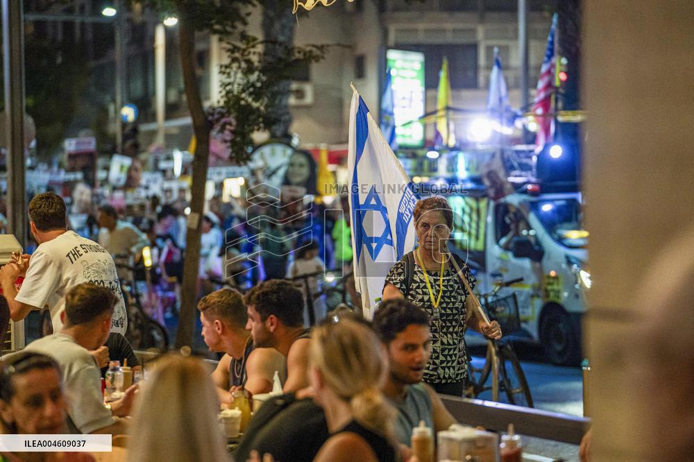 Israelis protest Against the War in Gaza - Tel Aviv