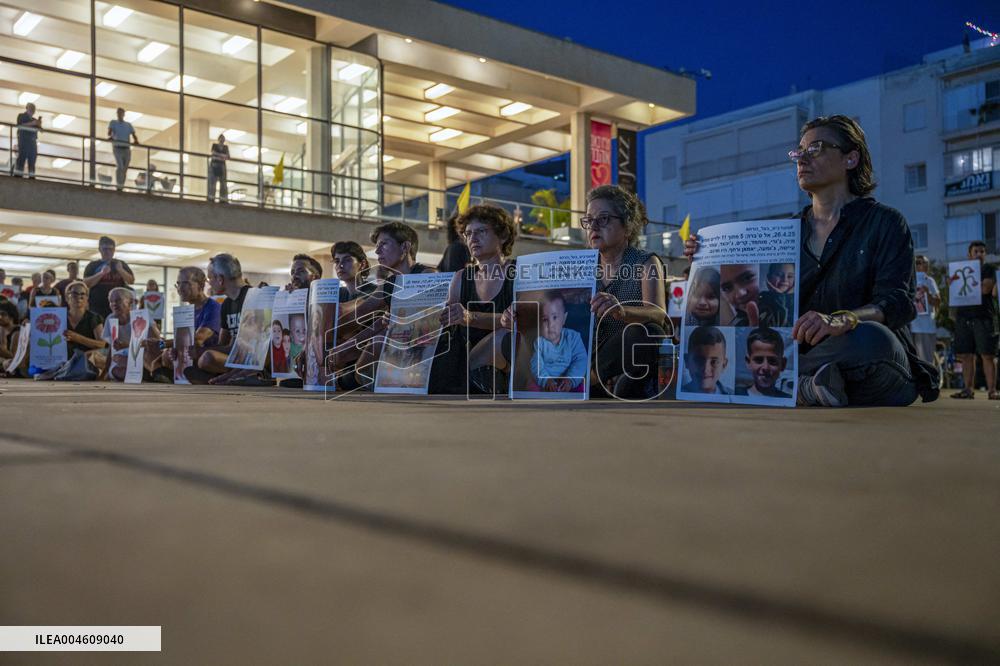 Israelis protest Against the War in Gaza - Tel Aviv