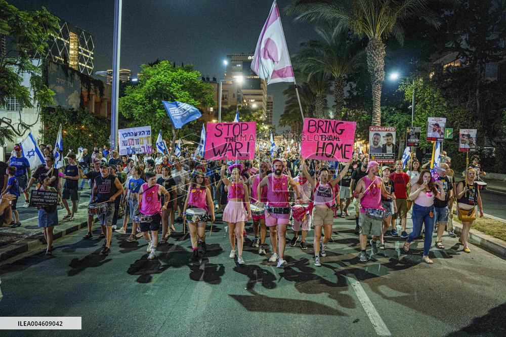 Israelis protest Against the War in Gaza - Tel Aviv