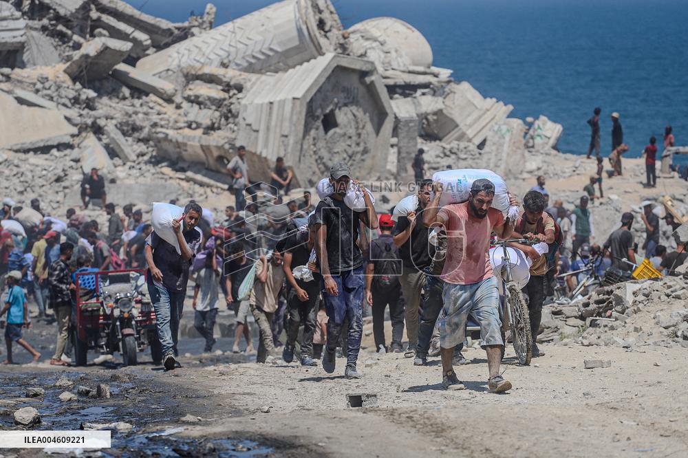 Humanitarian Aid Relief with Beginning of Airdrop Operations - Gaza