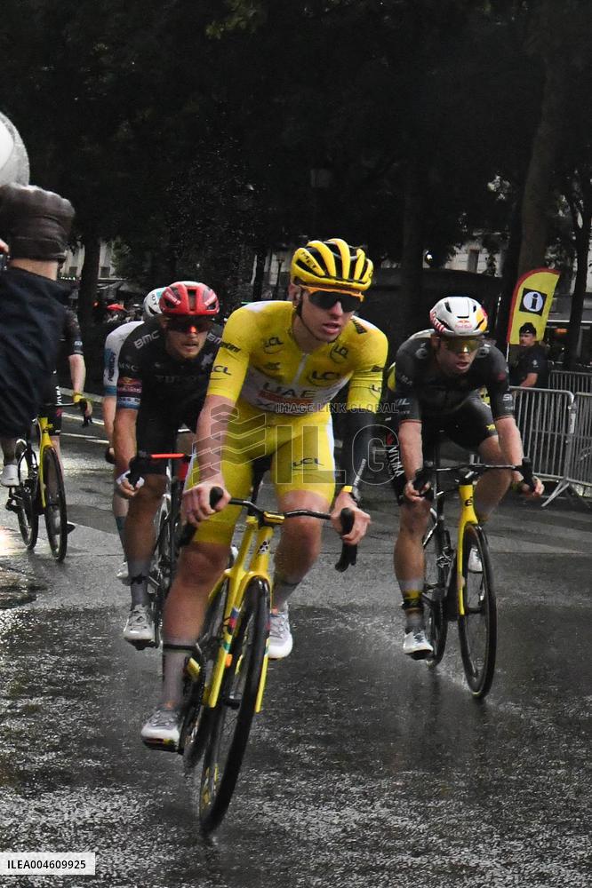 Tour de France 2025 - Moulin Rouge Celebration