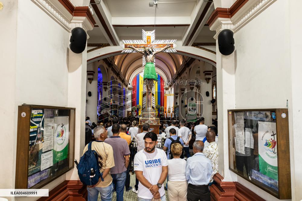 Former Colombian President Uribe Attends Mass the Day Before Trial