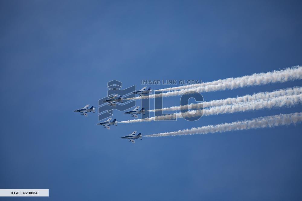 Blue Impulse exhibition flight (Osaka-Kansai Expo)