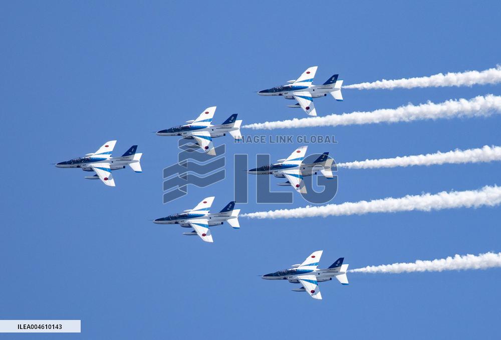 Blue Impulse exhibition flight (Osaka-Kansai Expo)