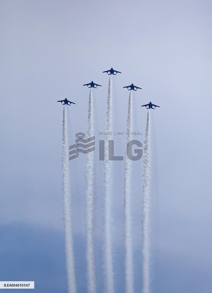Blue Impulse exhibition flight (Osaka-Kansai Expo)