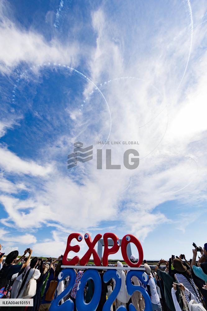 Blue Impulse exhibition flight (Osaka-Kansai Expo)
