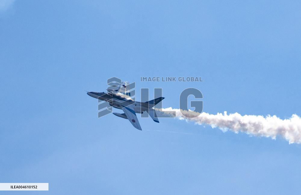 Blue Impulse exhibition flight (Osaka-Kansai Expo)