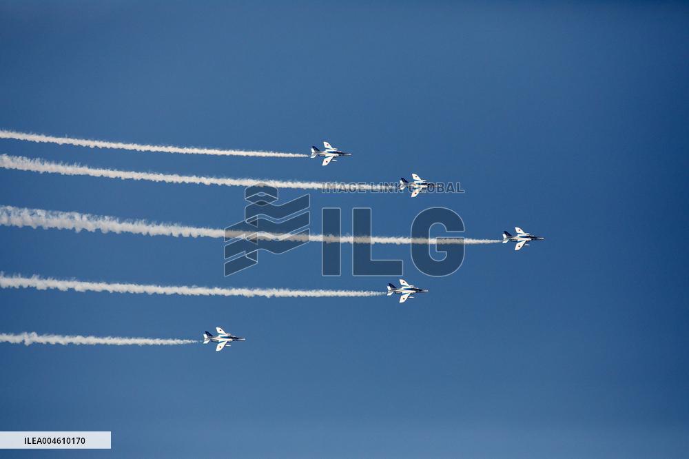 Blue Impulse exhibition flight (Osaka-Kansai Expo)