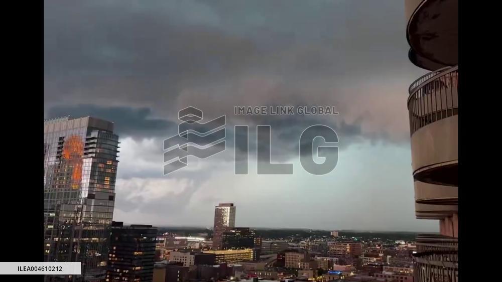 US: Shelf Cloud Rolls Over Minneapolis Sky