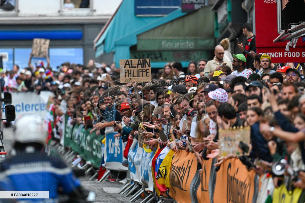 Tour de France 2025 - Moulin Rouge Celebration