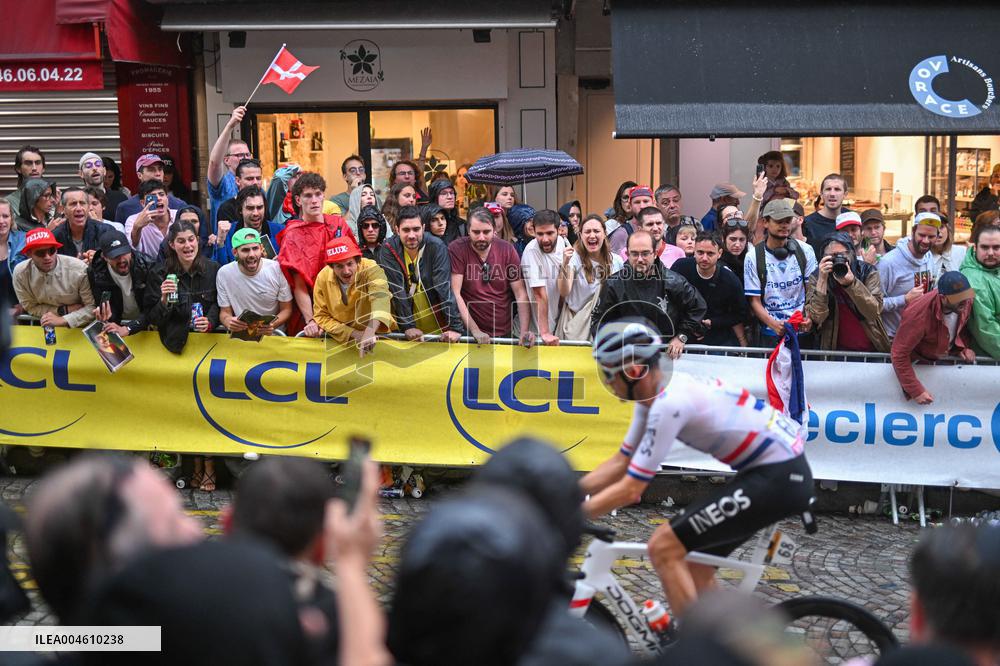 Tour de France 2025 - Moulin Rouge Celebration