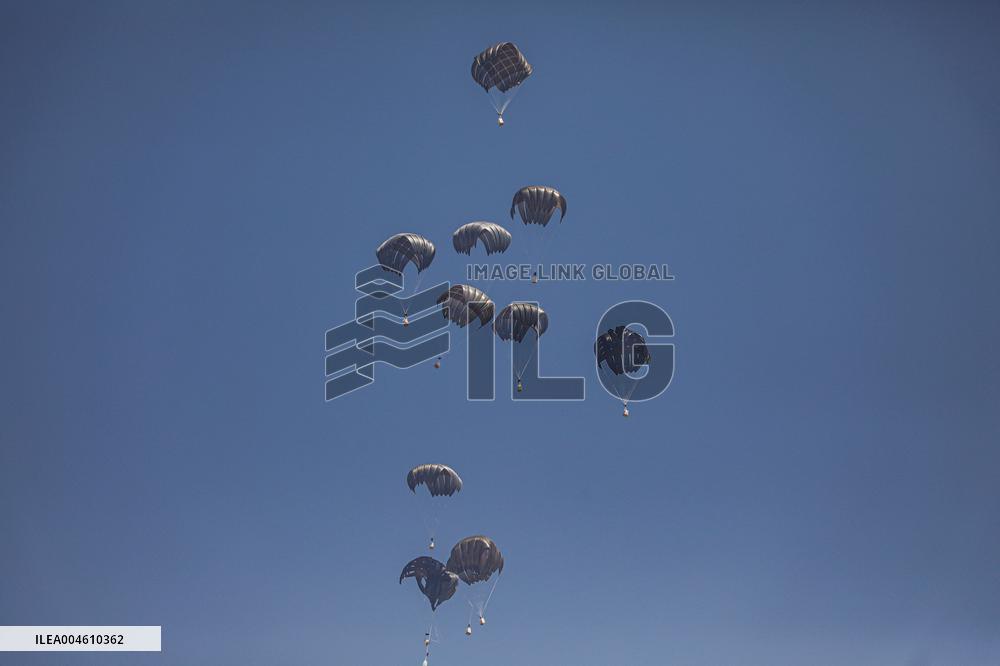 Military Aircraft Drops Humanitarian Aid on Northern Gaza