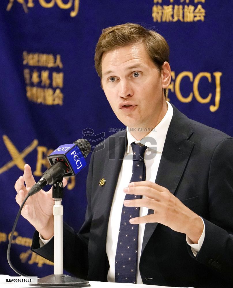 Nobel committee chair in Japan