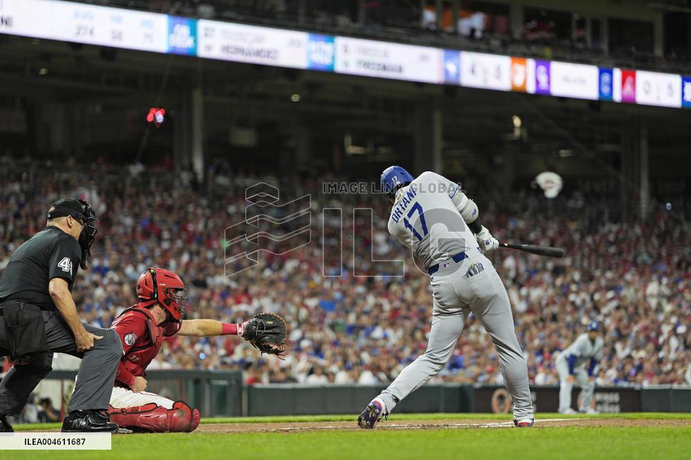 Baseball: Dodgers vs. Reds