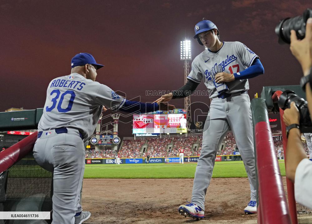 Baseball: Dodgers vs. Reds