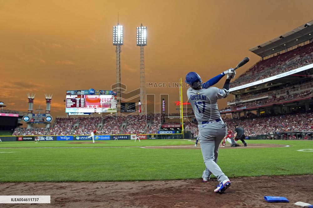Baseball: Dodgers vs. Reds