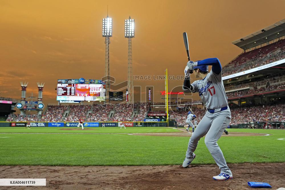 Baseball: Dodgers vs. Reds