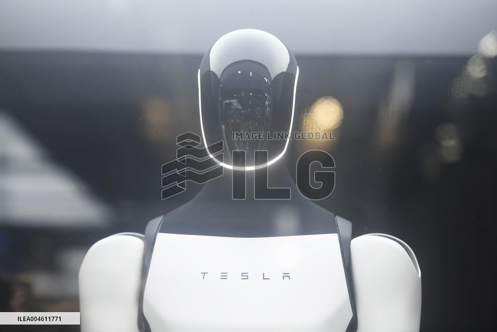 2025 WAIC Tesla Robot Optimus