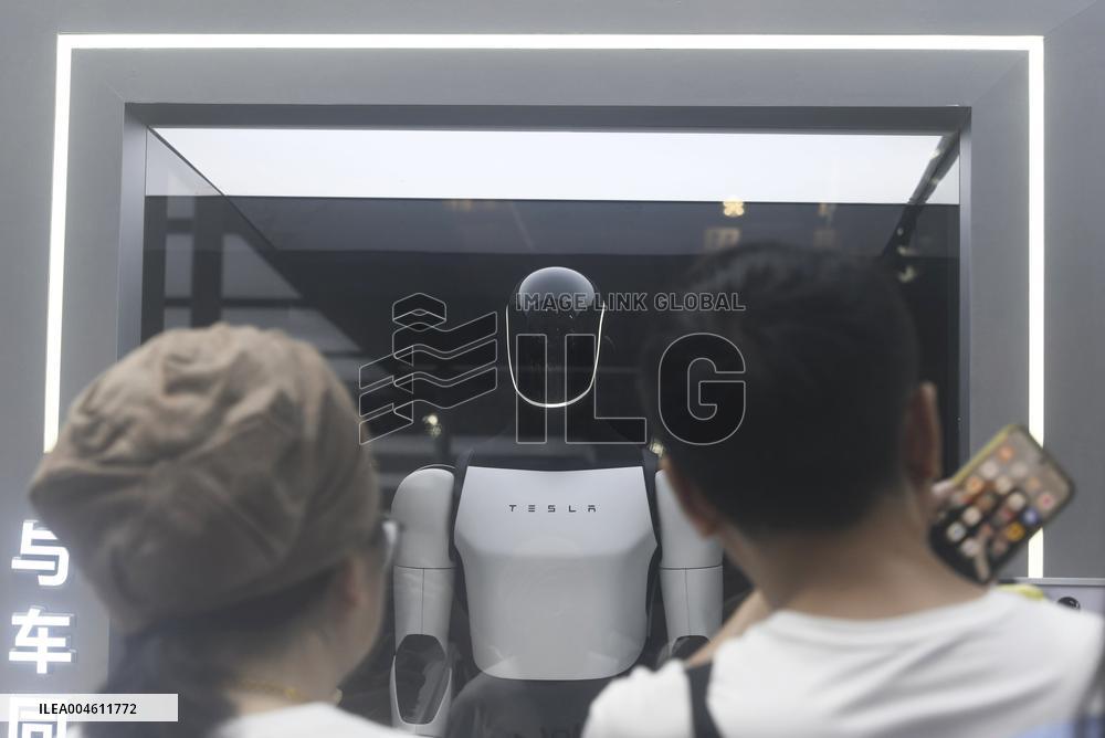 2025 WAIC Tesla Robot Optimus