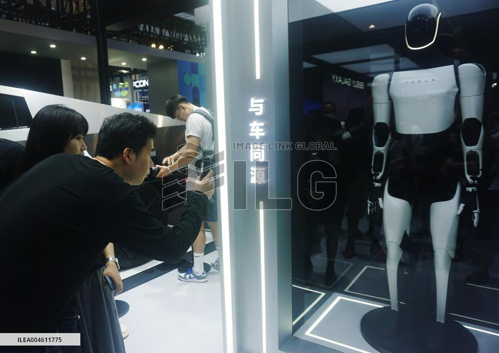 2025 WAIC Tesla Robot Optimus