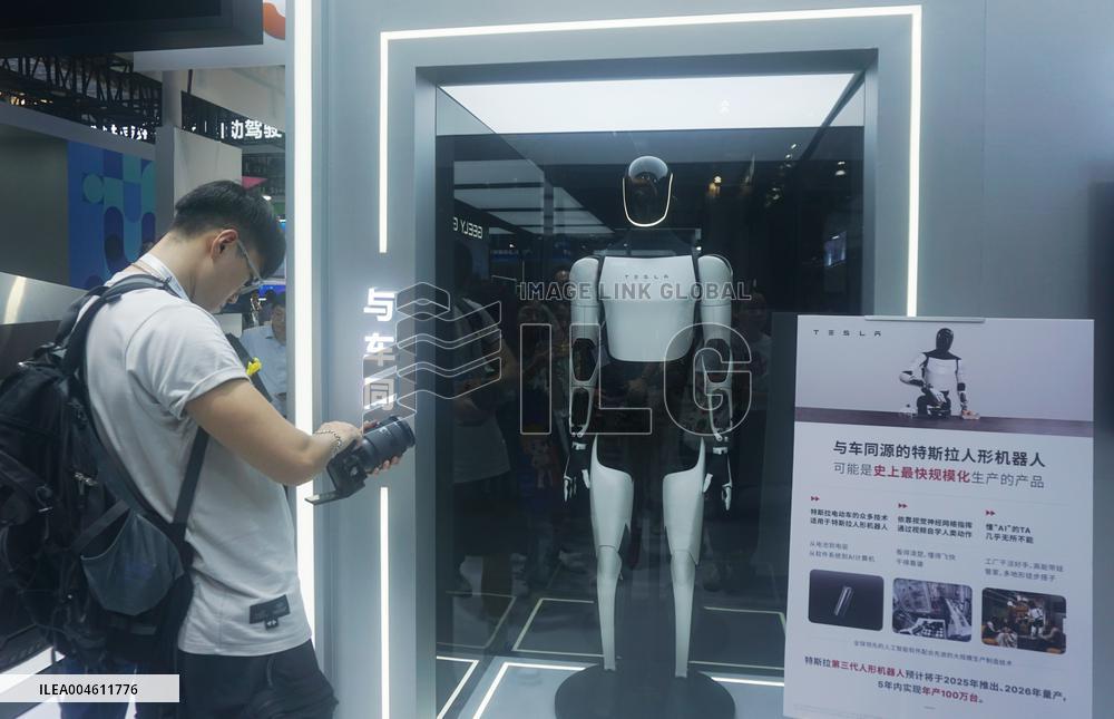2025 WAIC Tesla Robot Optimus