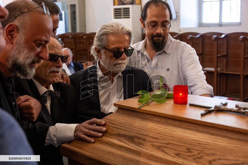 Rare Appearance Of Lebanese Singer Fayrouz At Her Son’s Funeral - Bikfaya
