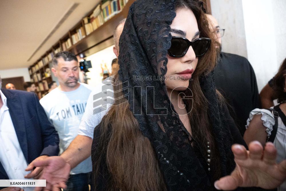 Rare Appearance Of Lebanese Singer Fayrouz At Her Son’s Funeral - Bikfaya