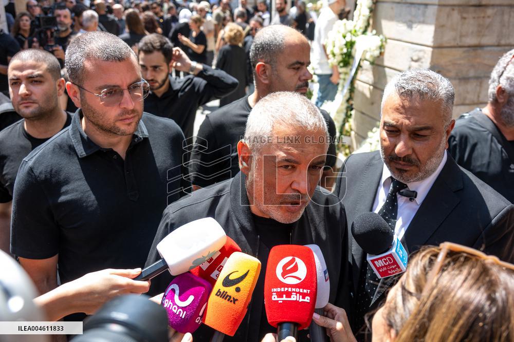 Rare Appearance Of Lebanese Singer Fayrouz At Her Son’s Funeral - Bikfaya