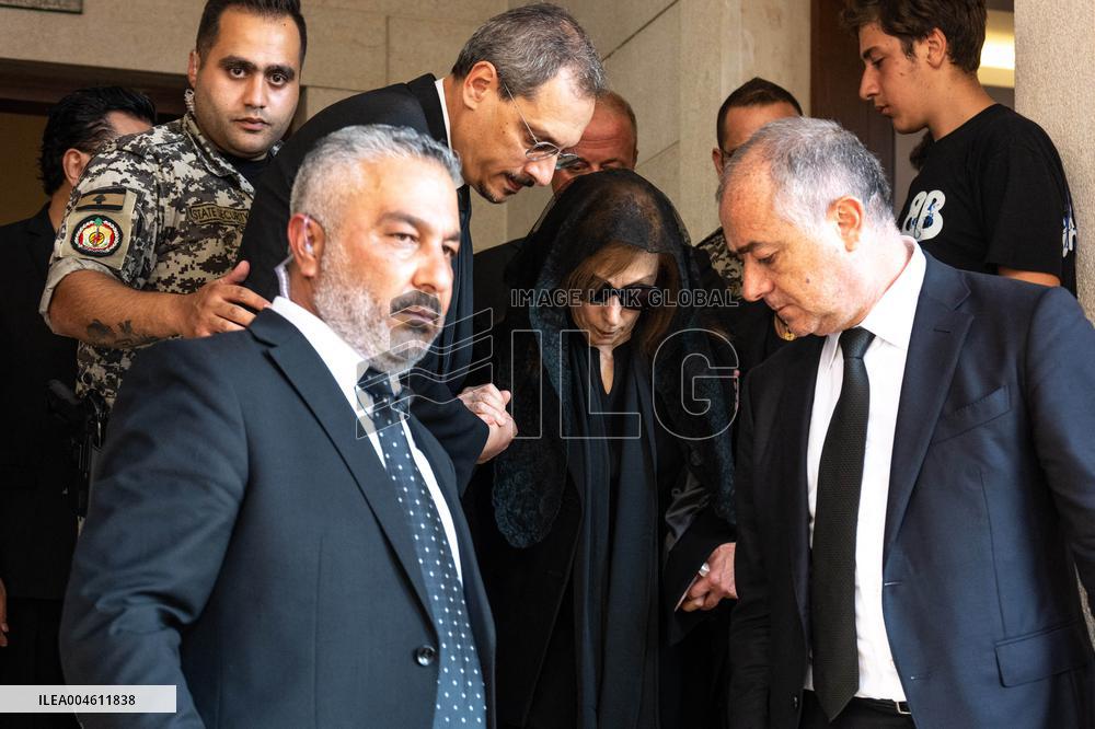 Rare Appearance Of Lebanese Singer Fayrouz At Her Son’s Funeral - Bikfaya