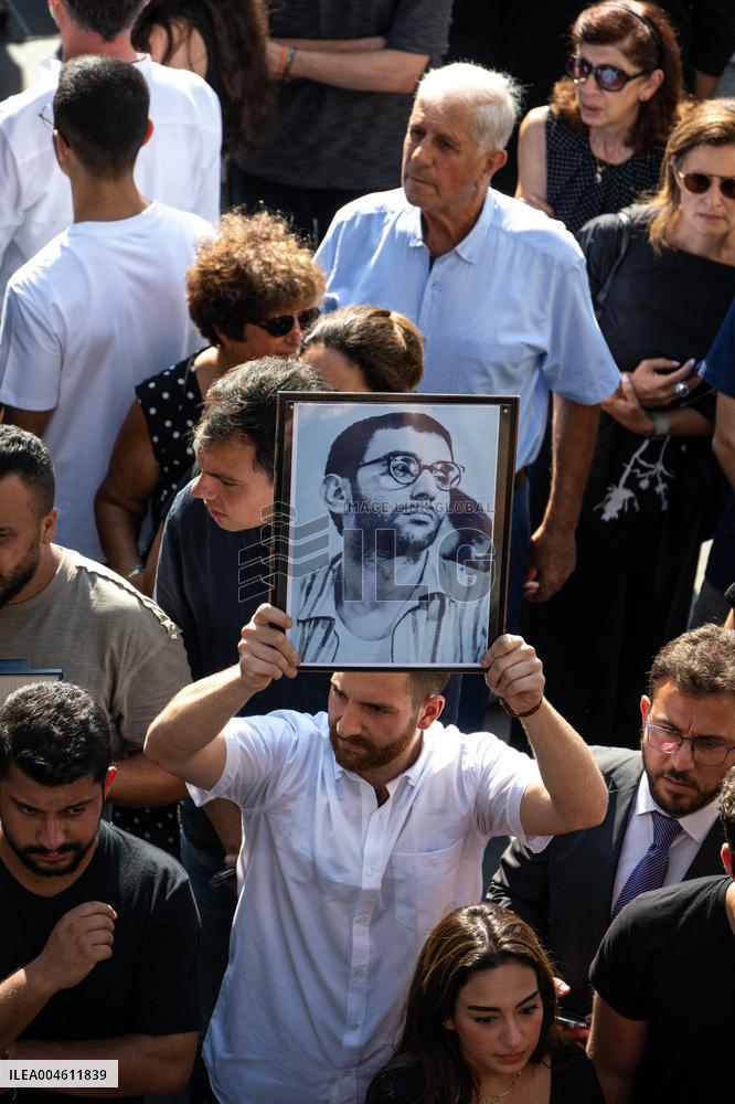 Rare Appearance Of Lebanese Singer Fayrouz At Her Son’s Funeral - Bikfaya