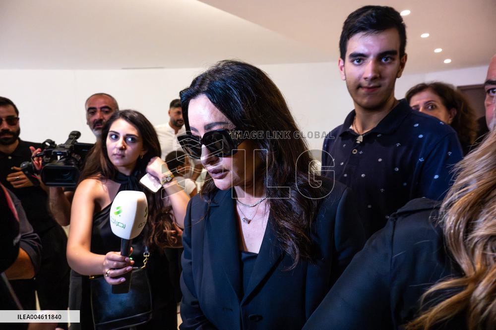 Rare Appearance Of Lebanese Singer Fayrouz At Her Son’s Funeral - Bikfaya