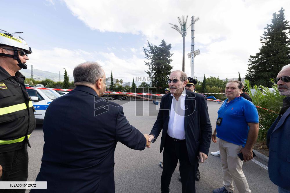 Pompeii Workplace Accident Injures Two in Mobile Basket - Italy